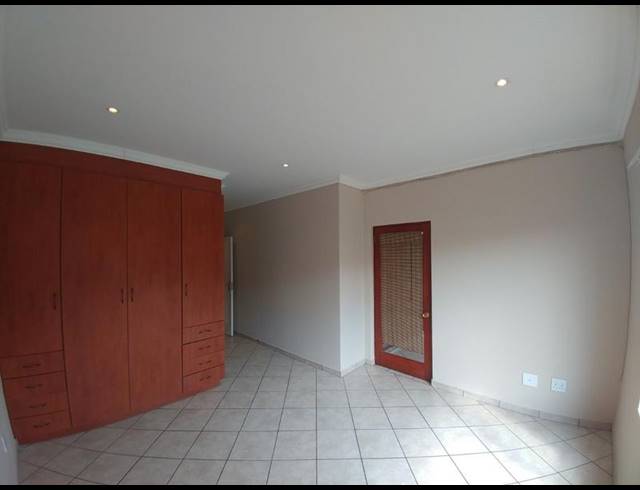 2 BEDROOM TOWNHOUSE FOR SALE IN KENLEAF